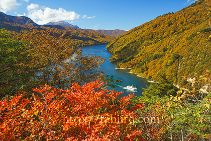 2016,10,19国道352神峰より奥只見湖122a.jpg