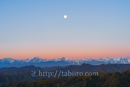 2017,11,06小川村より残月と後立山連峰045a.jpg