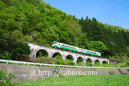 2018,05,06JR只見線眼鏡橋030a.jpg