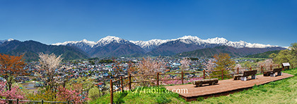 2019,05,08信濃大町市街越しに後立山連峰を望むW003-617B.jpg