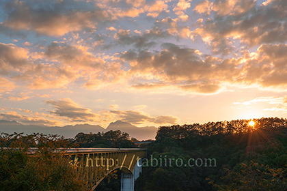 2020,10,26八ヶ岳高原大橋の夕景029b.jpg