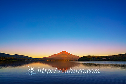 2022,07,30山中湖より早朝の富士山を望む120b.jpg